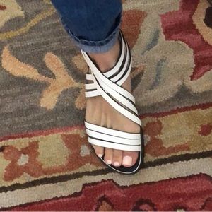 White strappy Franco Sarto sandal 9M